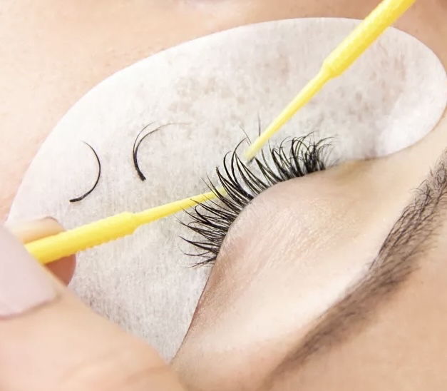 Lash Extensions Removal