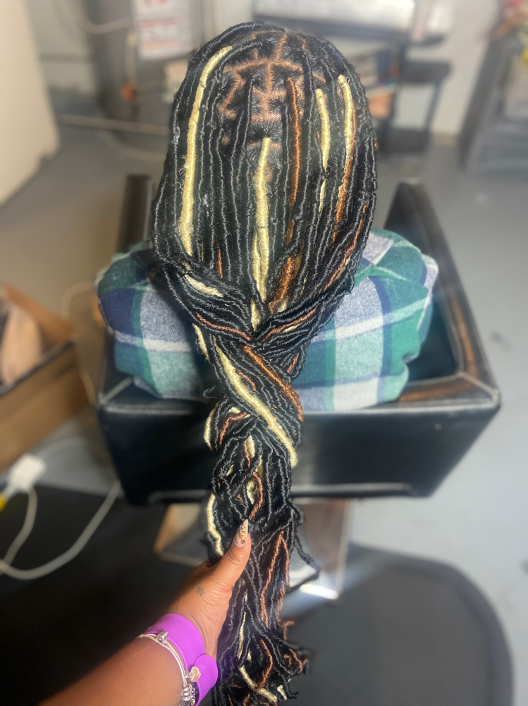 Lola Locs 24 Inches