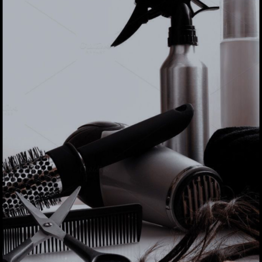 Woman’s haircut at Salon One-Ninety / Hannah Schexnaildre in port allen, LA