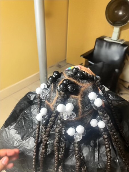 Kid hairstyle with braids
