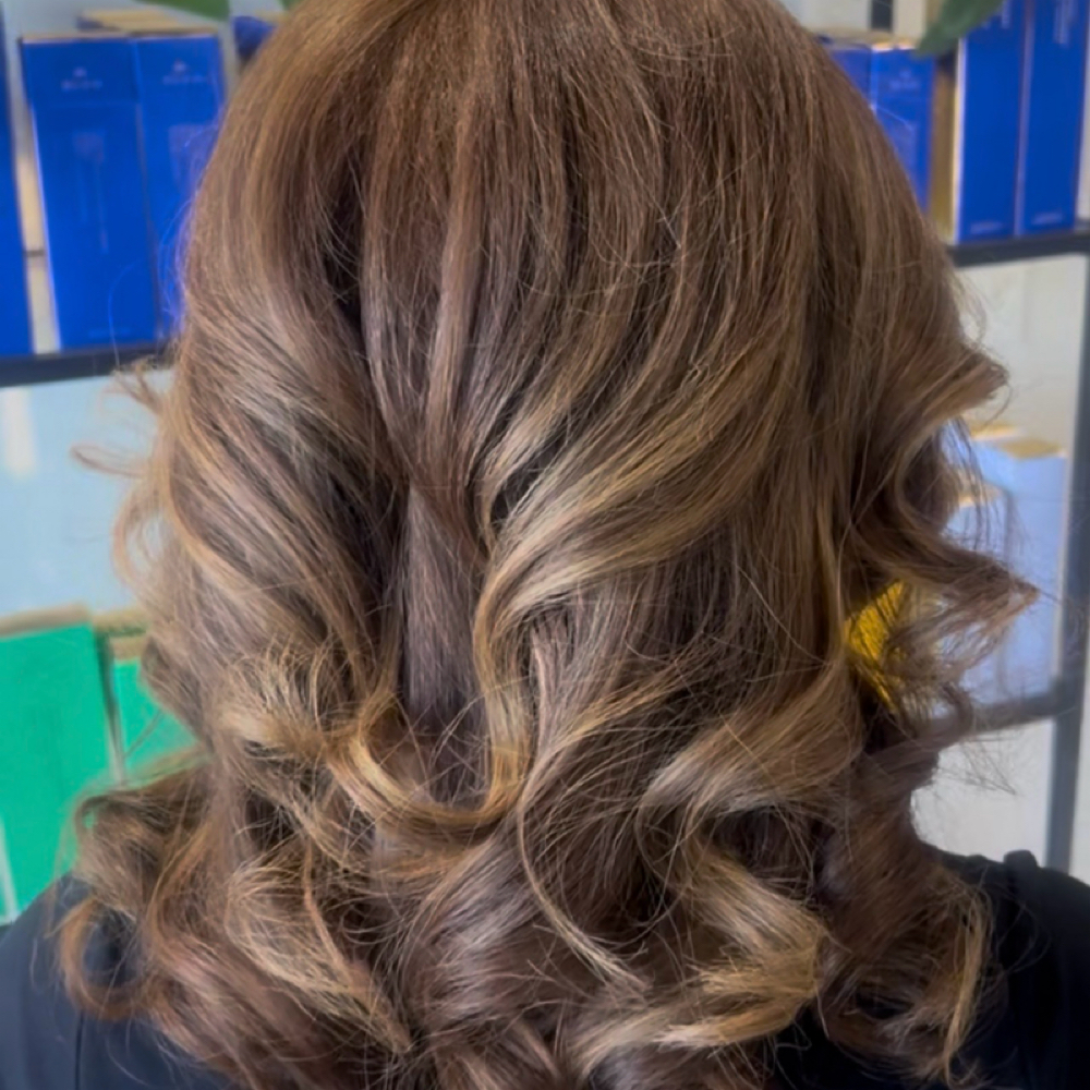 Root Retouch at Karlika Kimora in Henderson, NV
