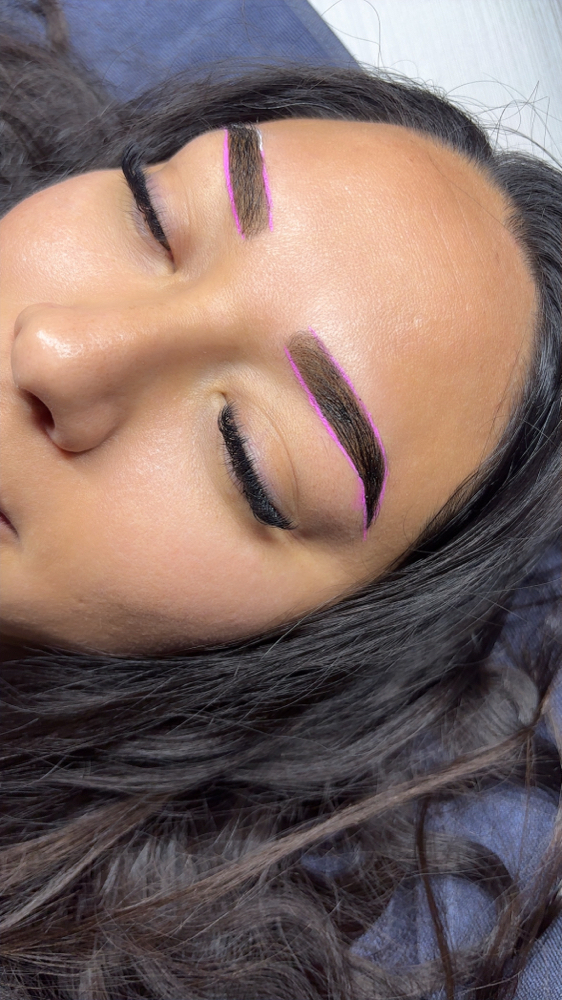 BROWS TINT + WAX + Styling