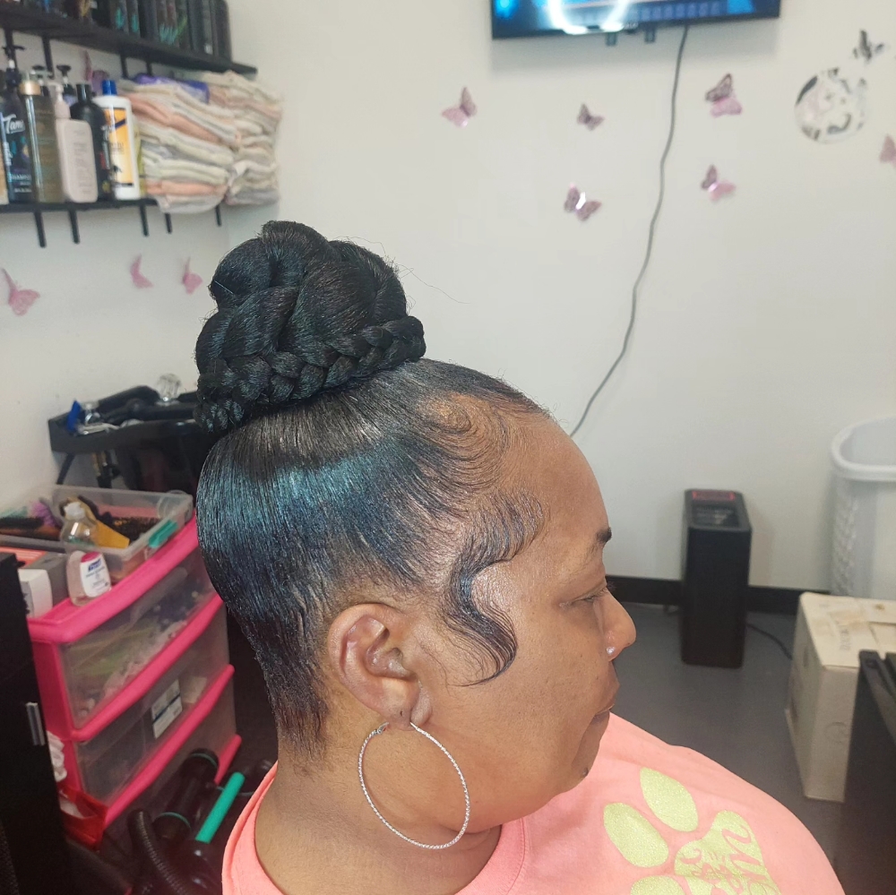 SLEEK PONYTAIL
