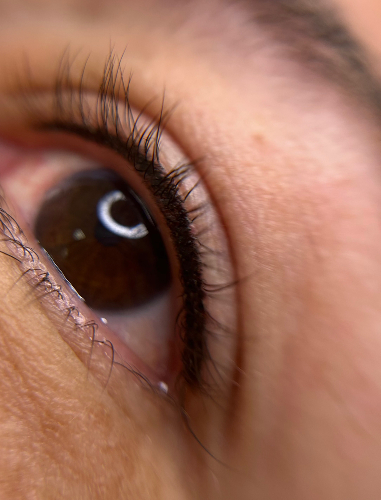 Eyeliner-Lash line enhancement