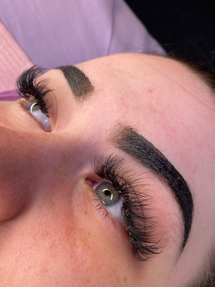 Brow Tint & Clean Up