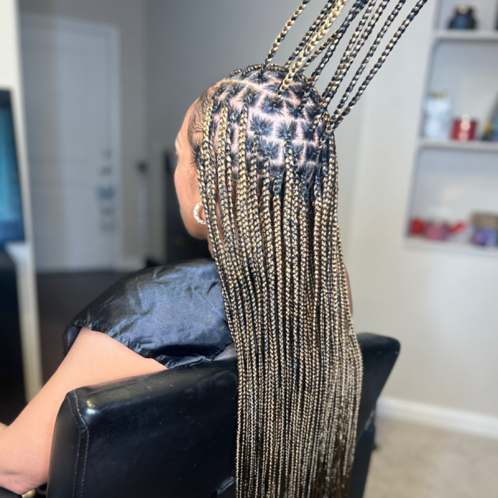 Smedium Knotless at Braider Queen in Laurel, MD