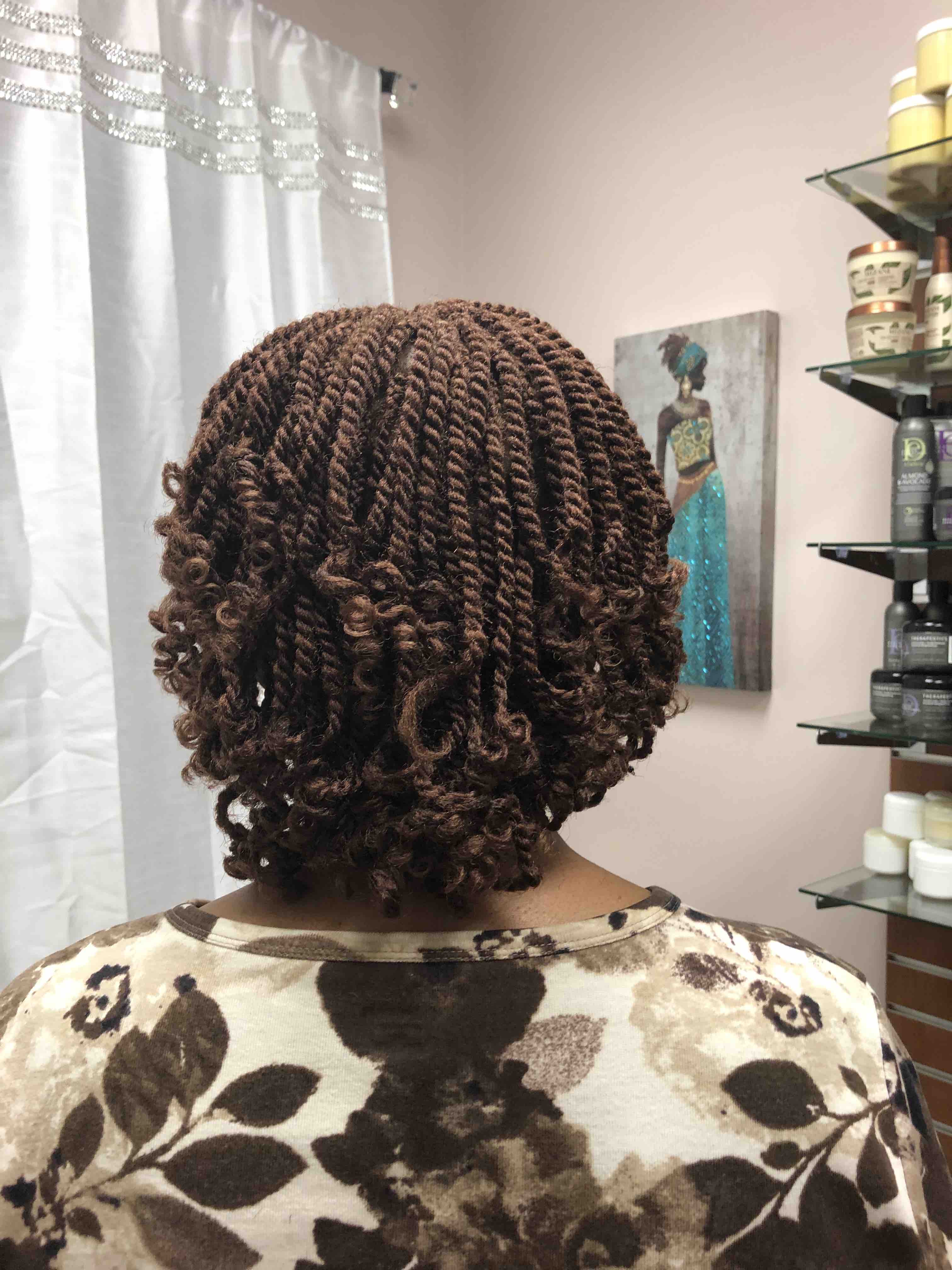 Short Kinky Twists