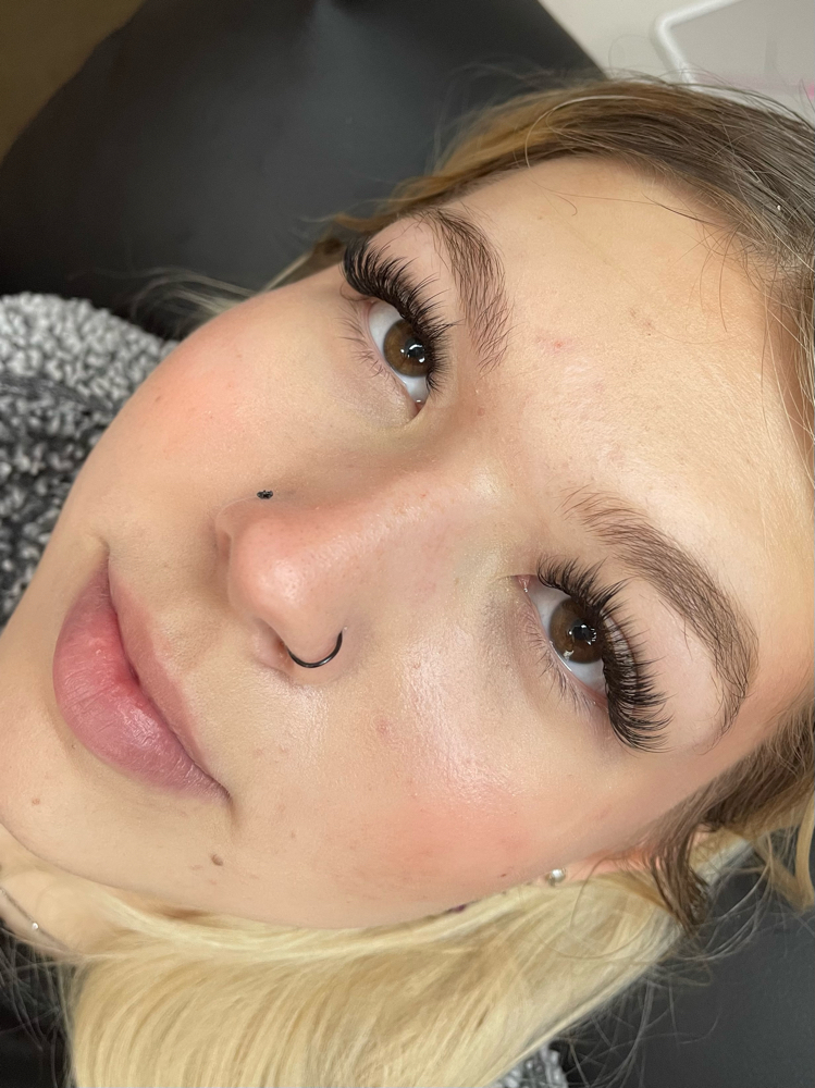 Wispy Hybrid Lash Set