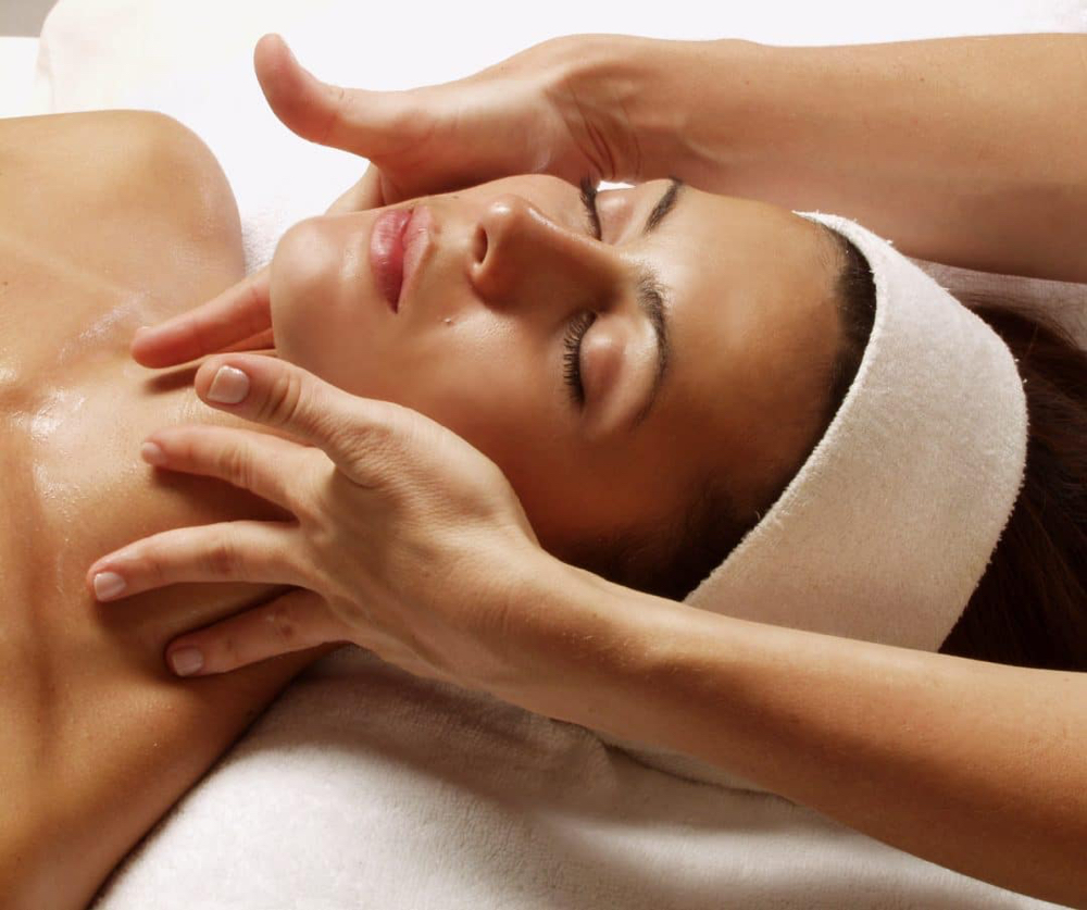 Sculpting Face Massage