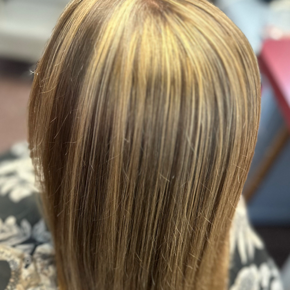 Color & High/Low Light at Kiki’s Beauty Service in Fairview, MI