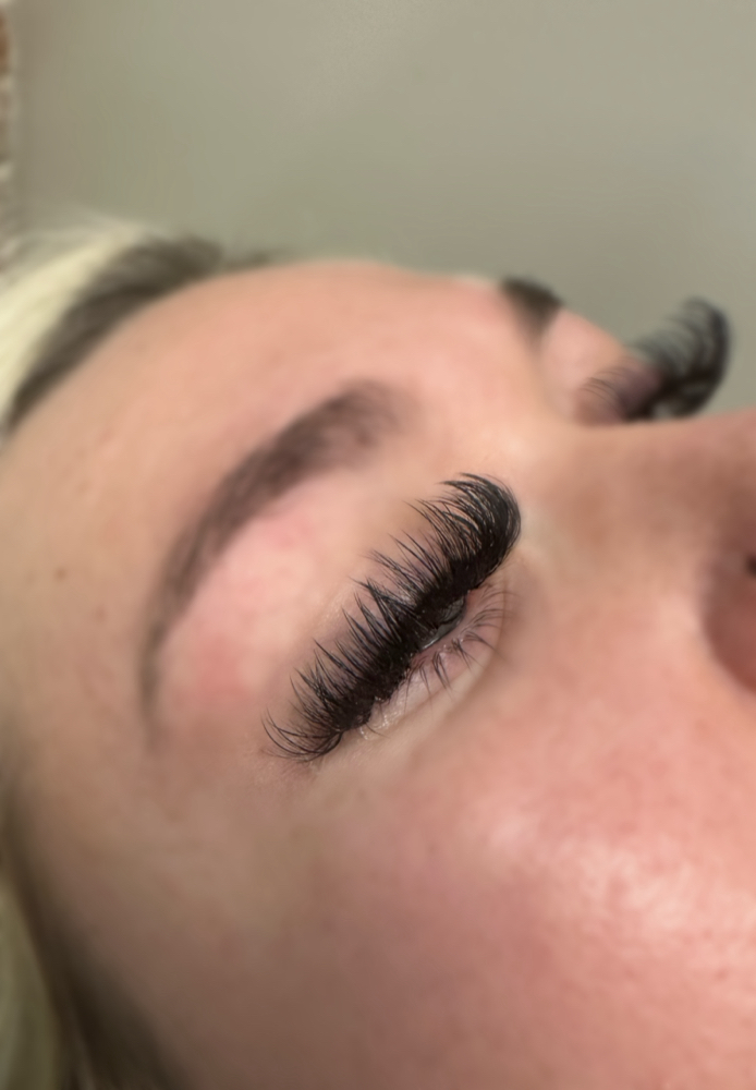 Wispy Volume Lashes