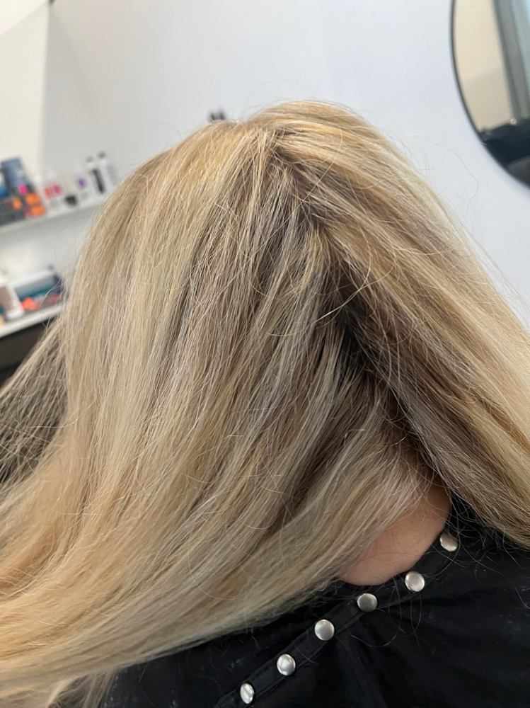 Root Touch Up With Lightener