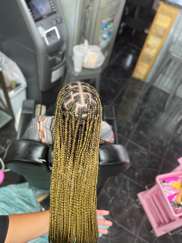 Box Braids (Medium)