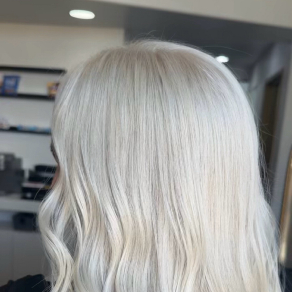 Bleach Root Retouch at Bellazza Beauty Bar LLC in Tucson, AZ
