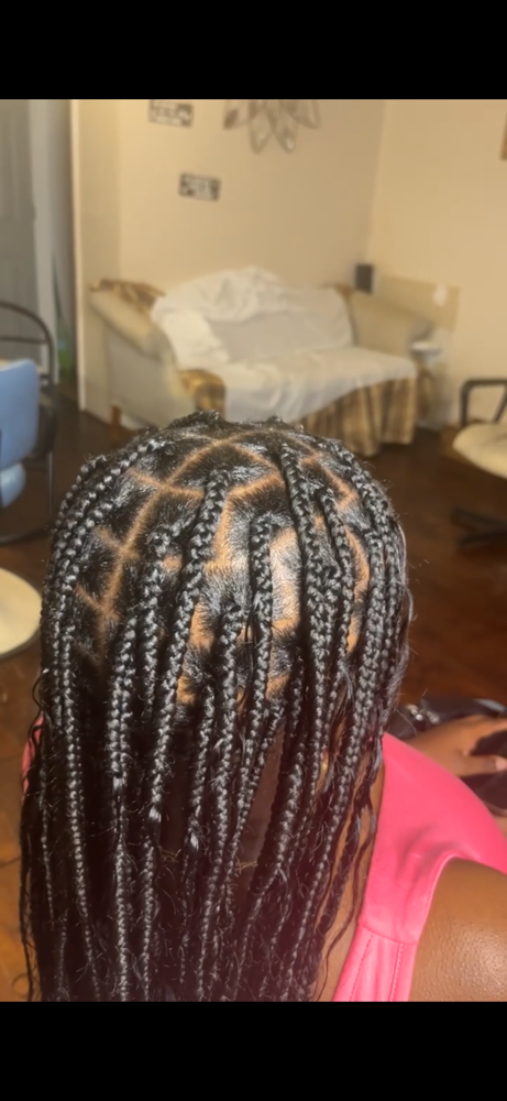 Knotless Braids (meduim)