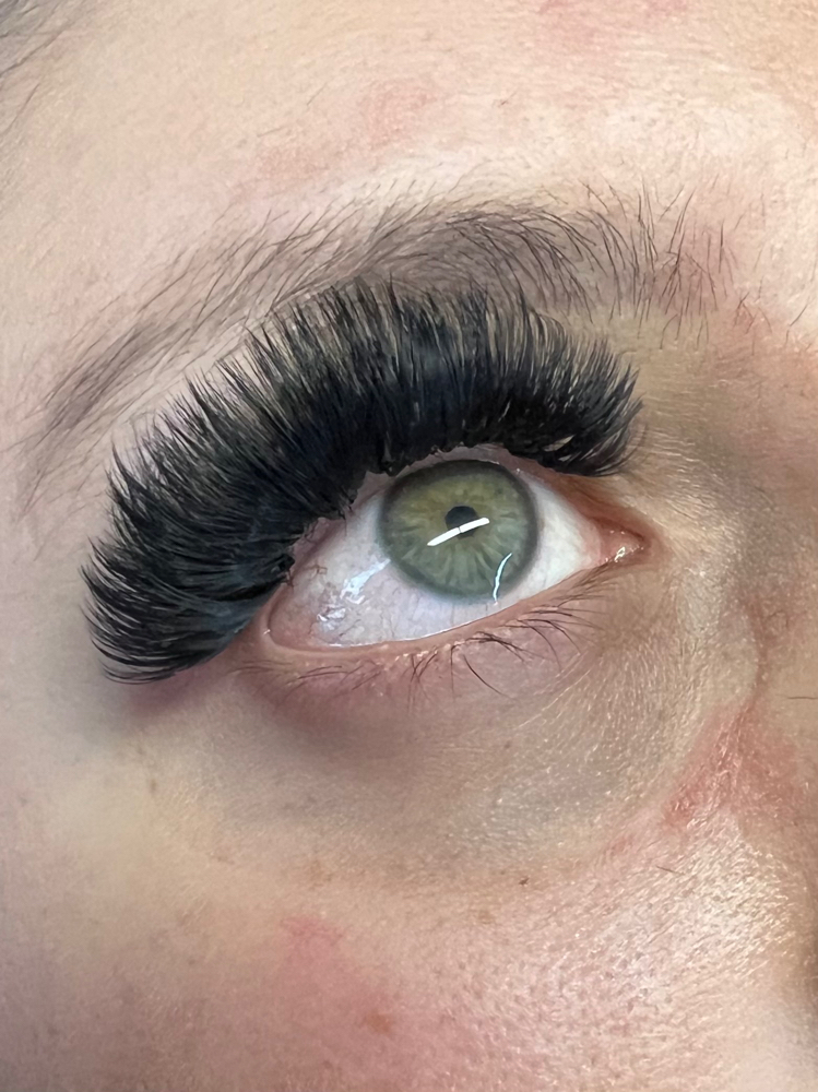 Full Set Mega Volume Lashes