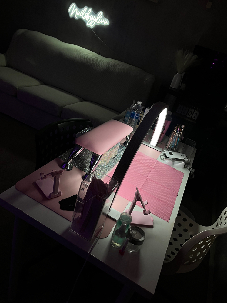 Nail Repair at Nailsbyylivv in Milwaukee, WI