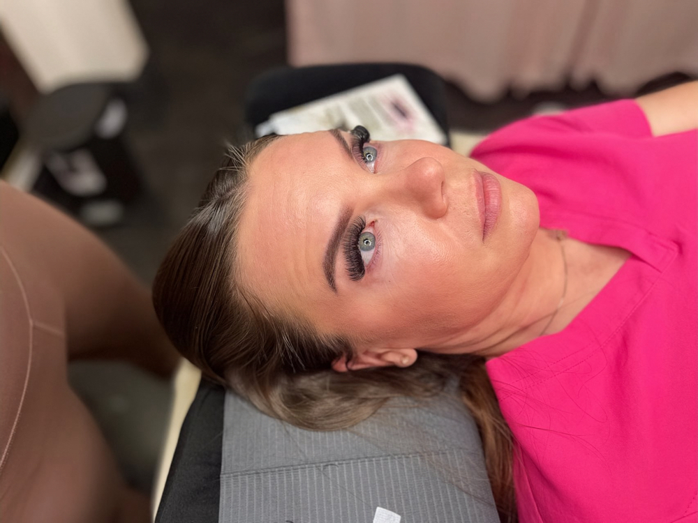 Volume Full Set Eyelash Extensions