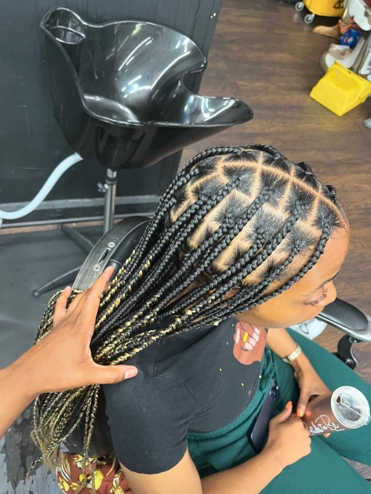 Medium Knotless