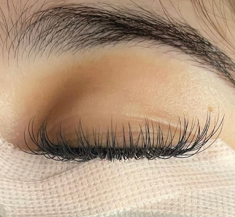 Signature Classic Set Refill at ACsthetics LLC in Long beach, CA