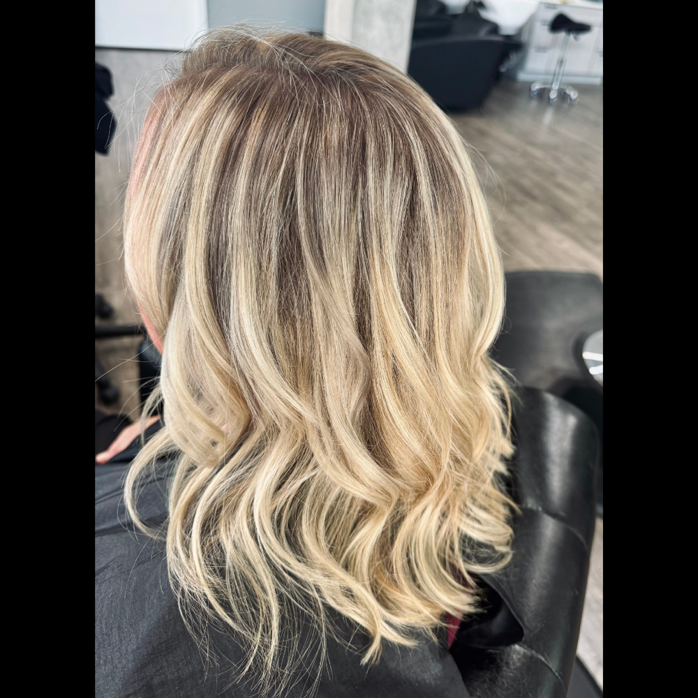 Rooted Champagne Blonde