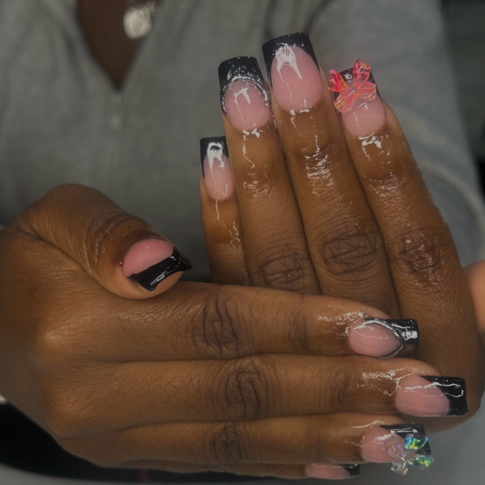 Medium Set at La’s Nail Lab in Chicago, IL