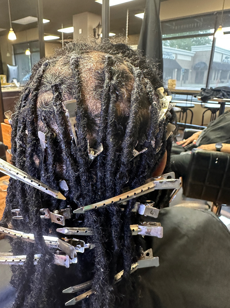 Adult Loc Retwist Above Shoulder