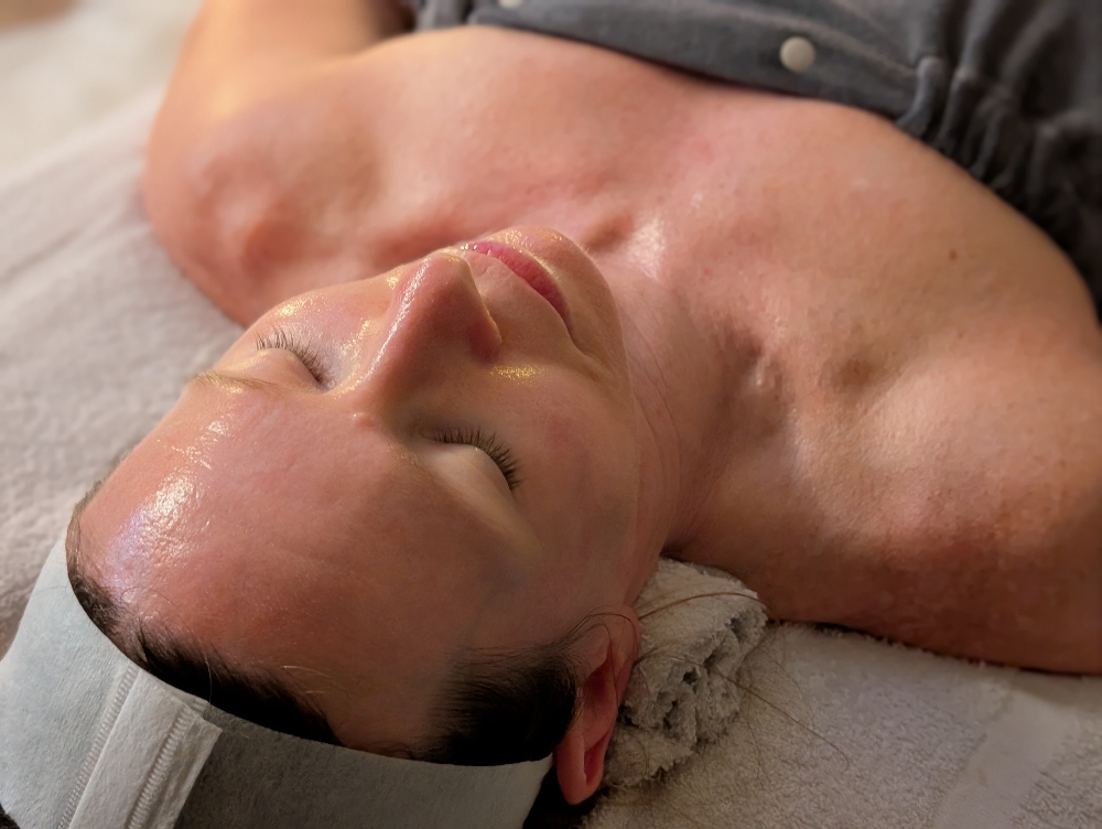 Pigment Correcting Facial