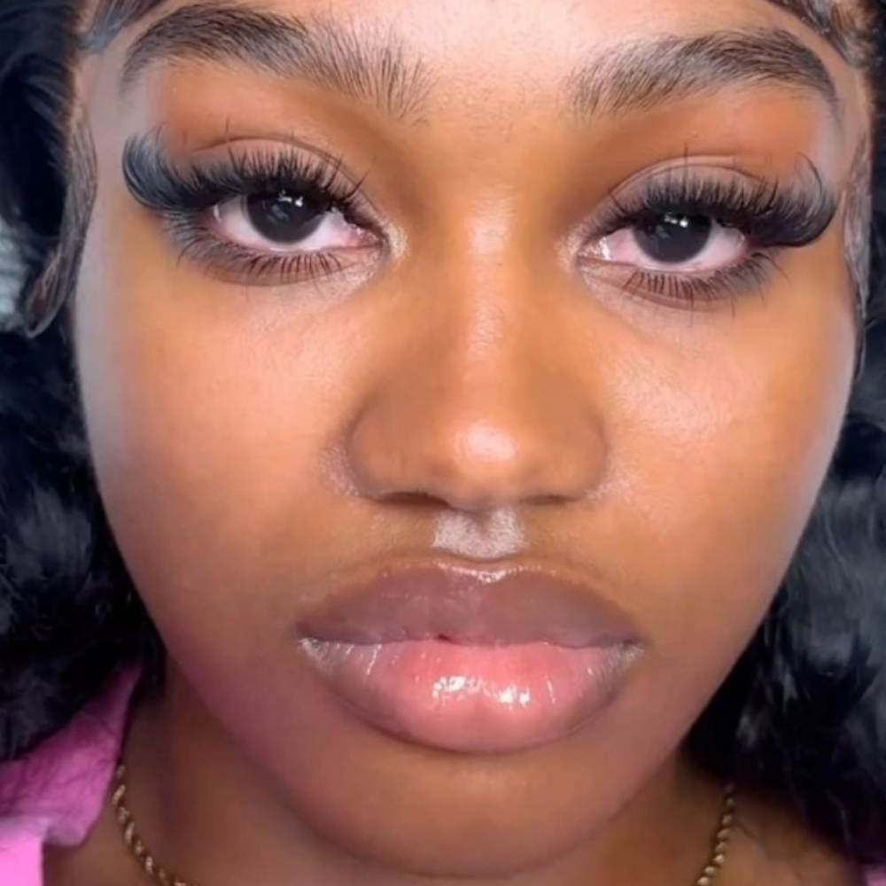 Cluster Lash Set at Boujie Bitch Nails in Clinton, MD