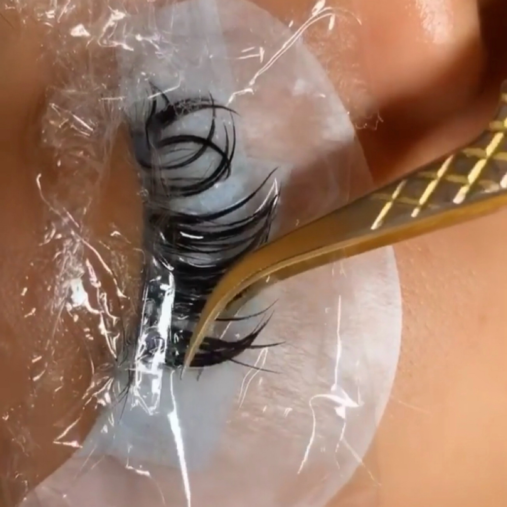 Lash Removal at Honey Minkx Beauty in Philadelphia, PA