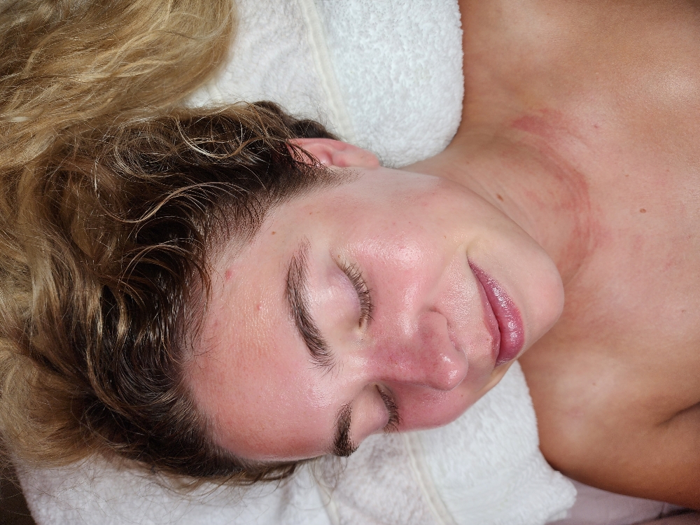 Dermaplane & Mini Facials