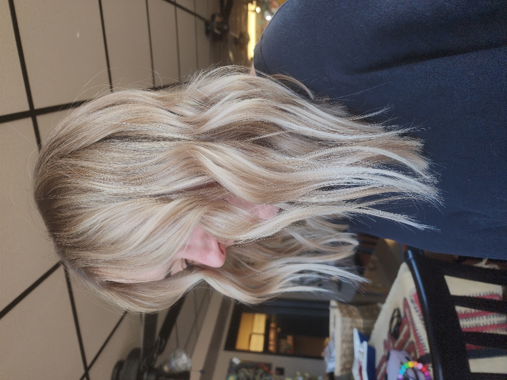 Specialty Blonding / Lightening