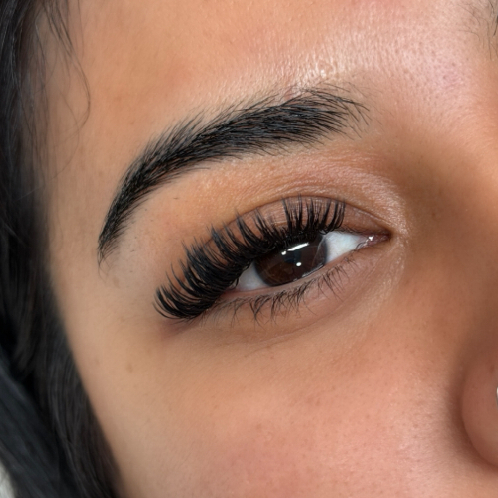 Foreign Refill at DesireLuxe Lashes in Fort Washington, MD