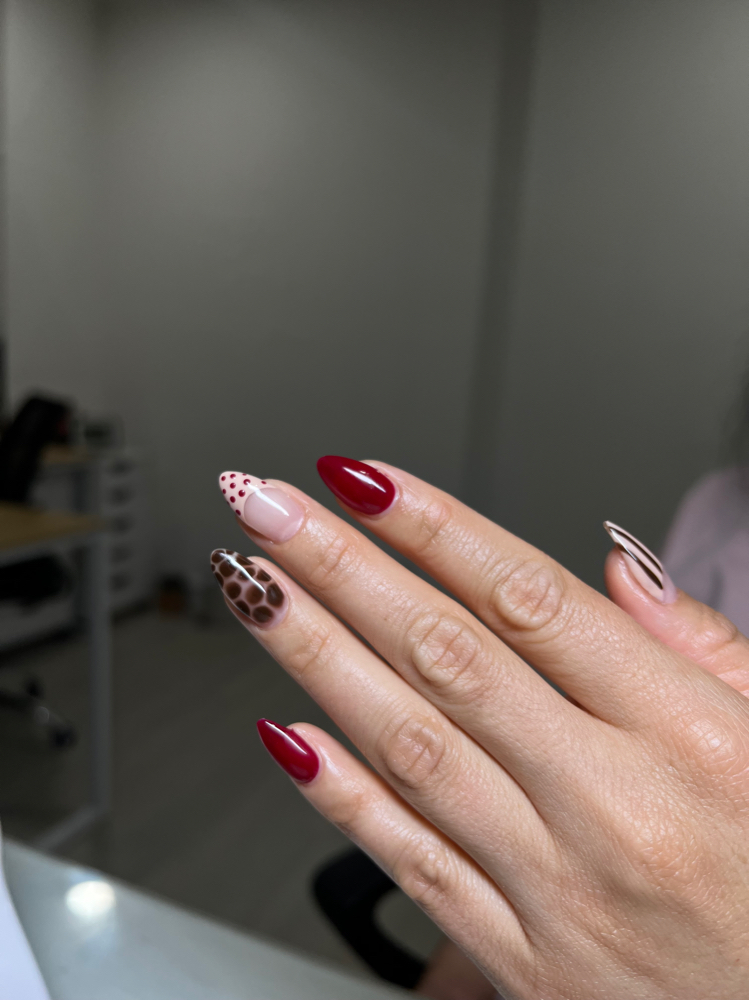 Structured gel manicure