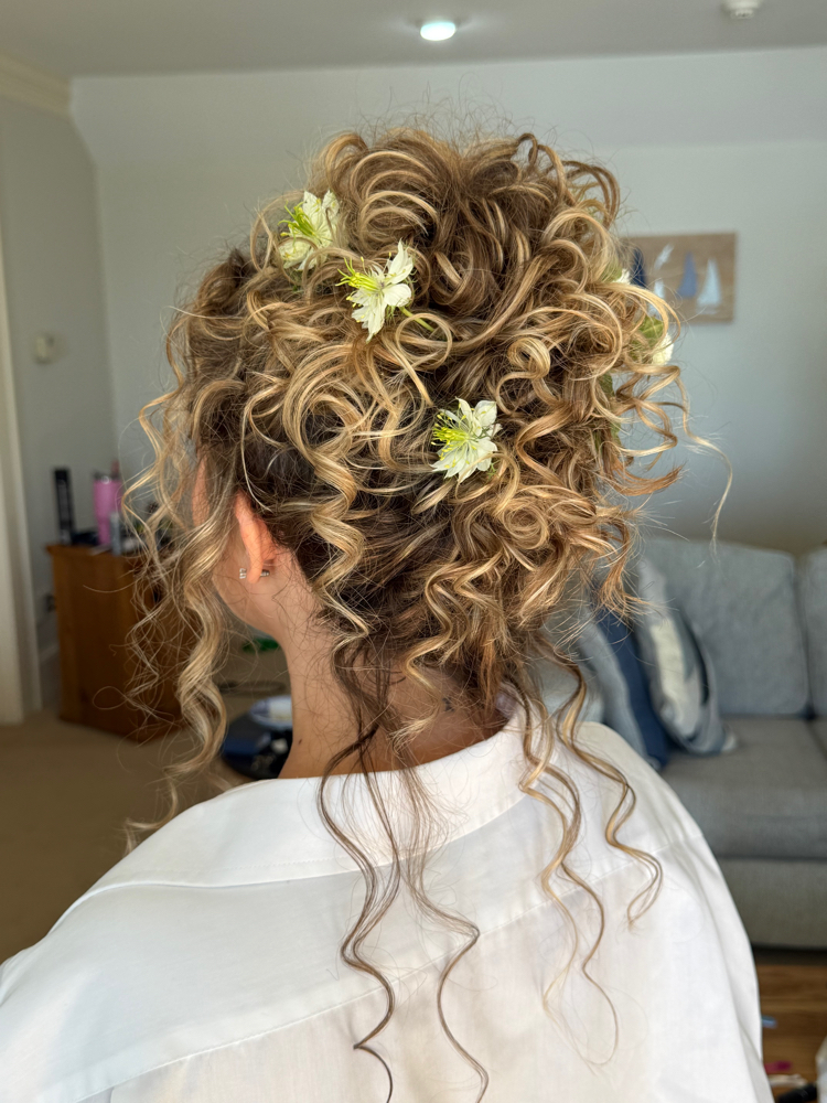 Event Styling at 𝘊𝘳𝘦𝘢𝘵𝘪𝘷𝘦 𝘏𝘢𝘪𝘳 𝘚𝘵𝘶𝘥𝘪𝘰 in Wilmington, NC
