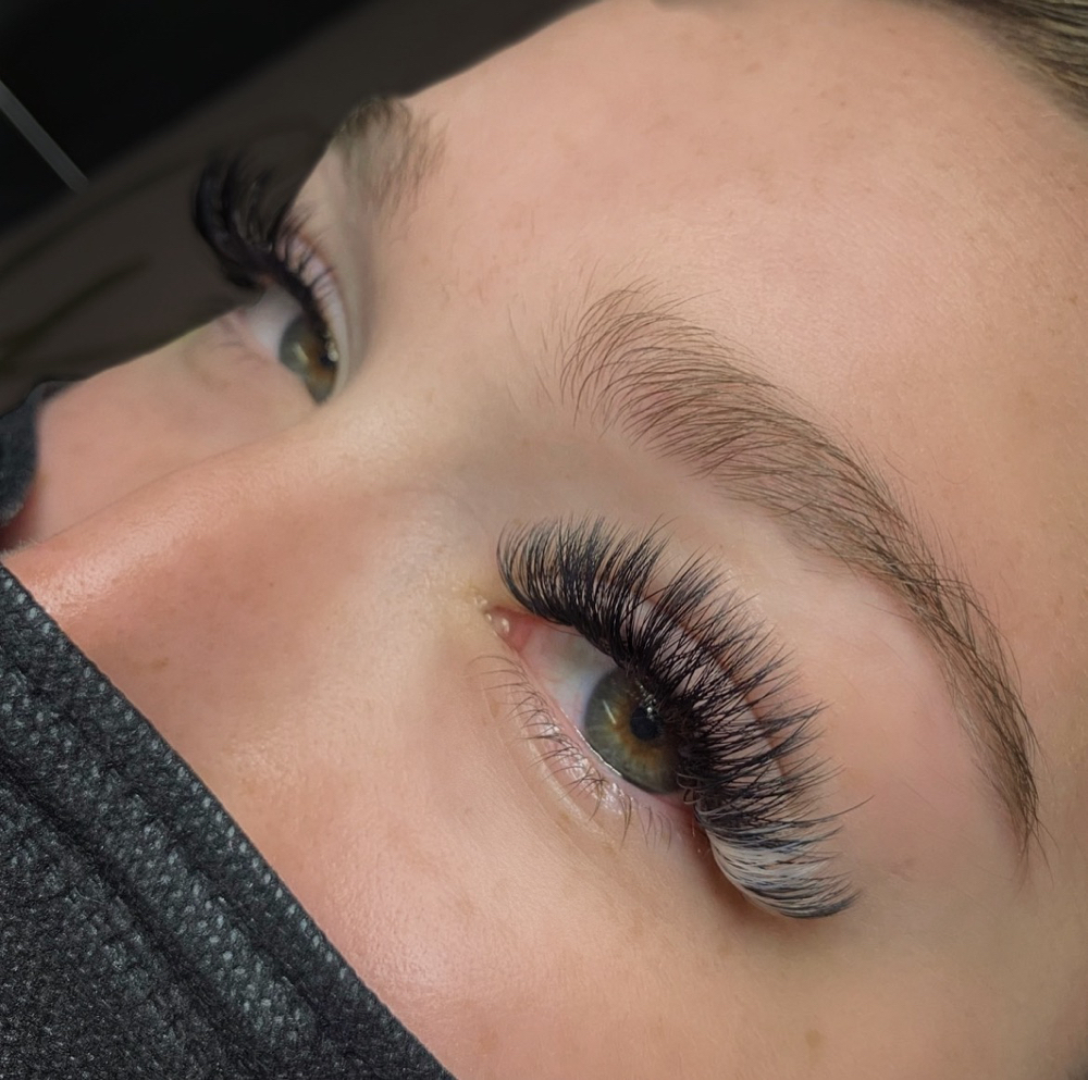 Color Lashes (Add On)