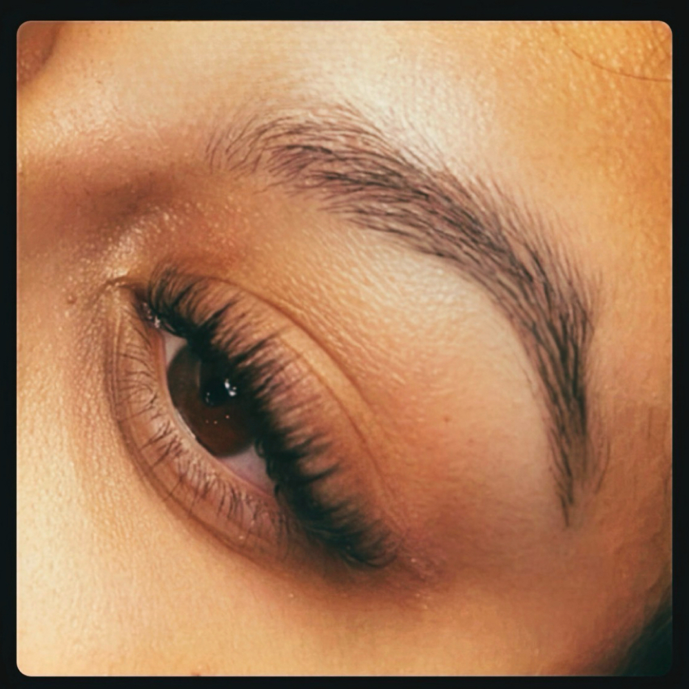 Hybrid Lash Extention at NLS BEAUTY in Gervais, OR