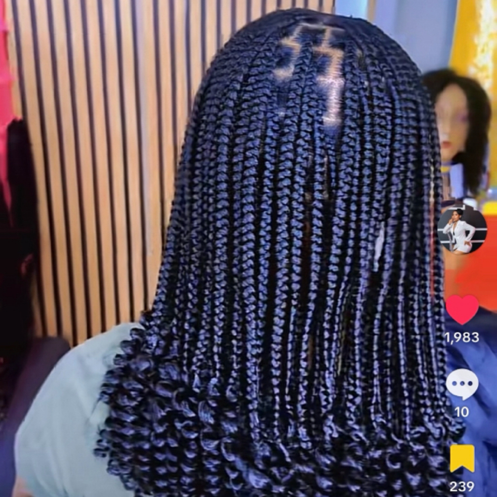 Small Md Knotless at Vanouhair beauty in Philadelfia, PA
