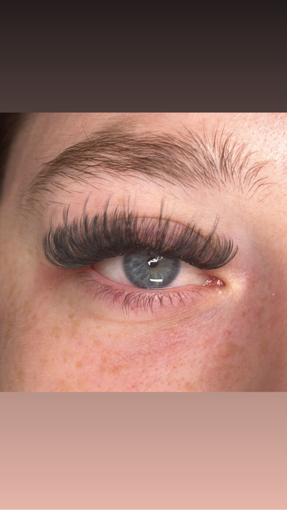 Wispy Hybrid Lash Extensions
