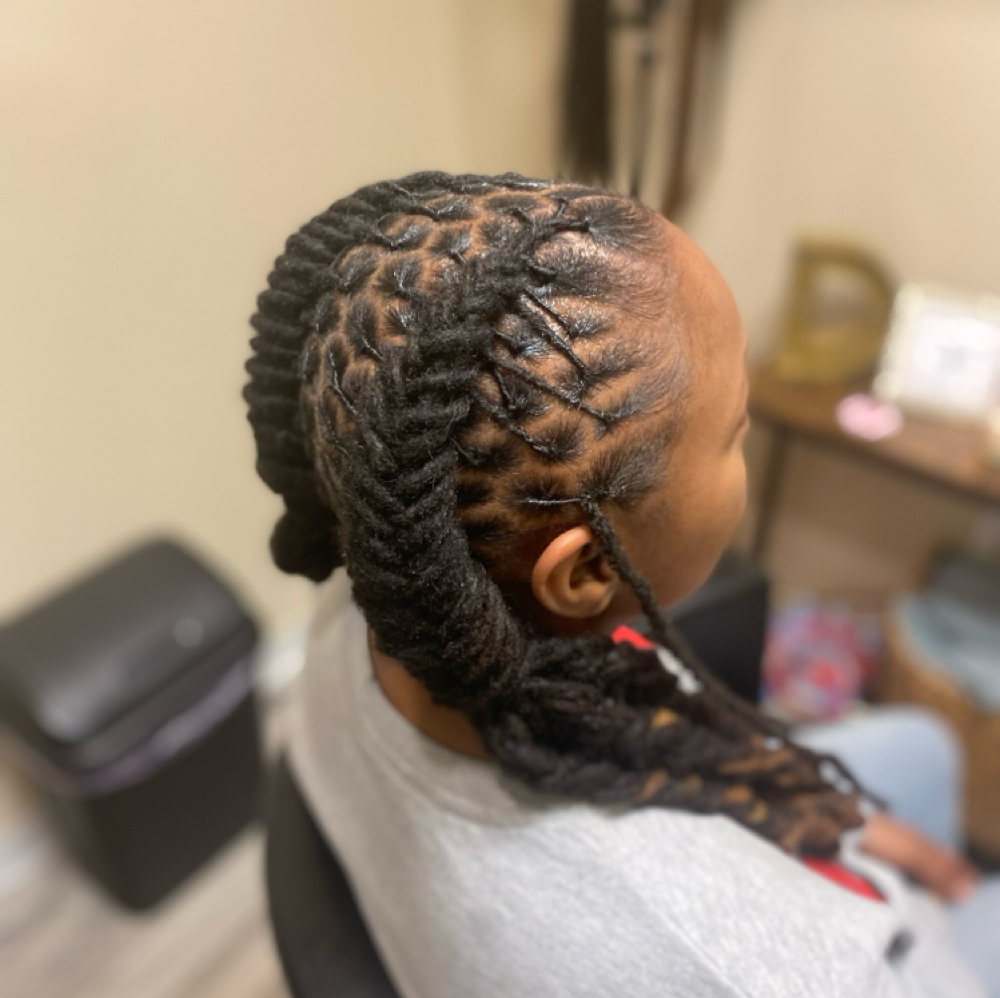 Loc Retwist at Roots To Ends in Columbus, OH