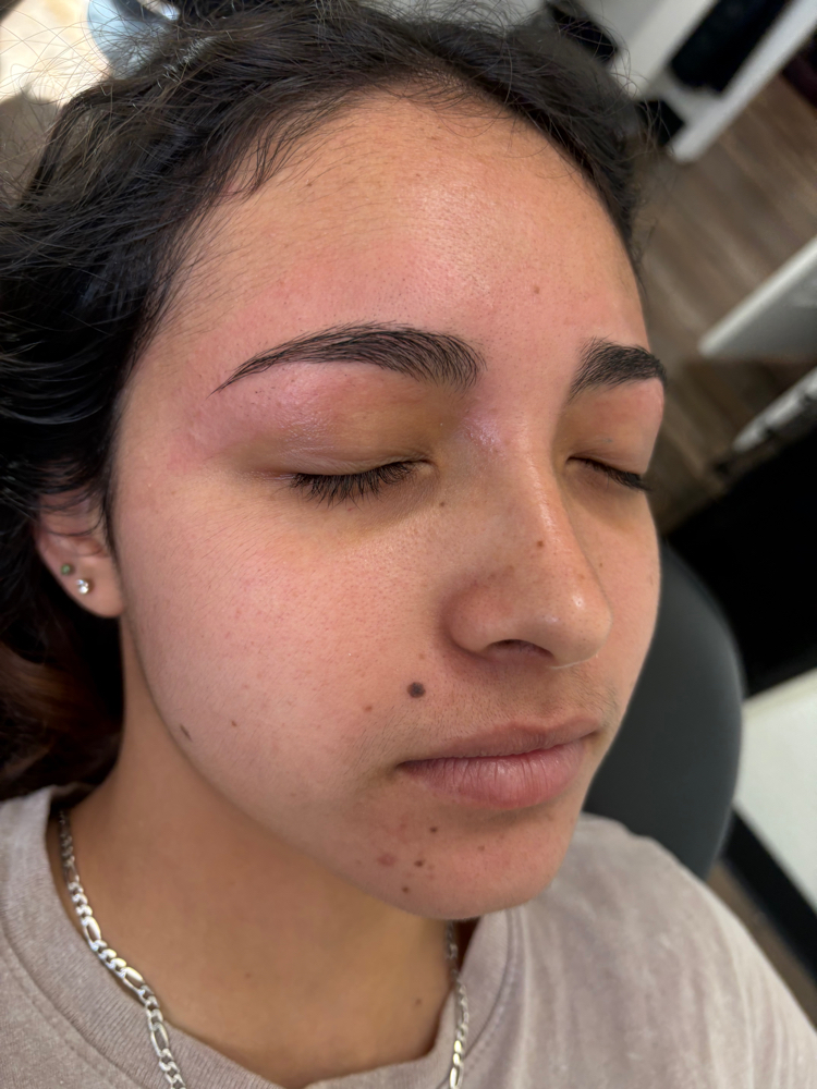 Brow Wax at Bellissima Lounge & Lash in Hagerman, ID