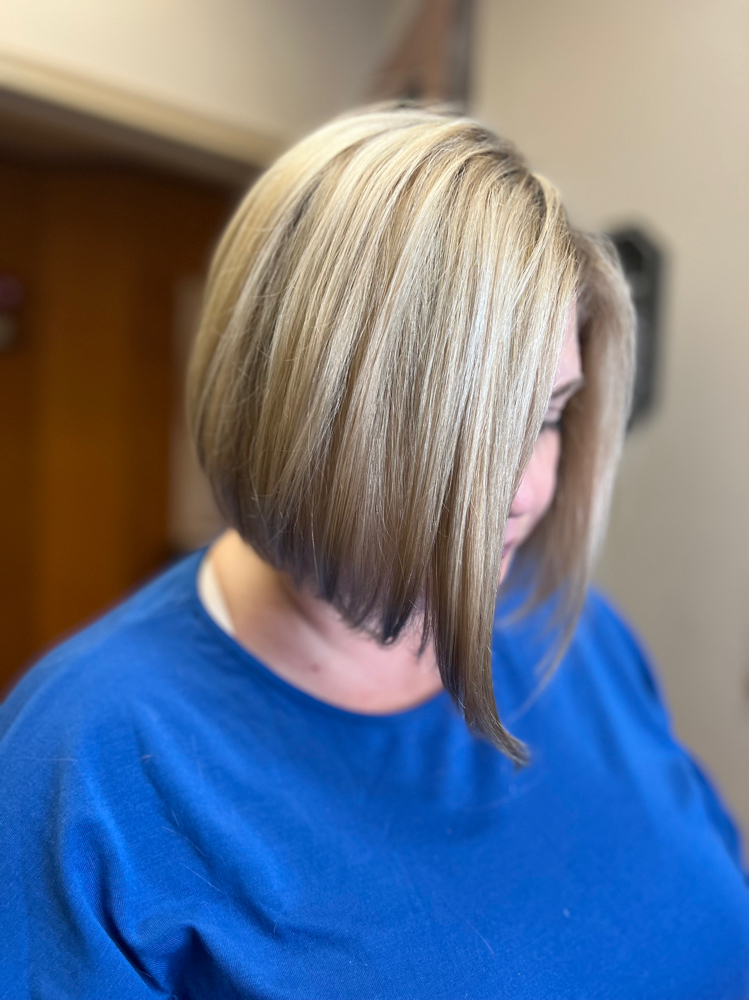 Women’s Haircut & Style