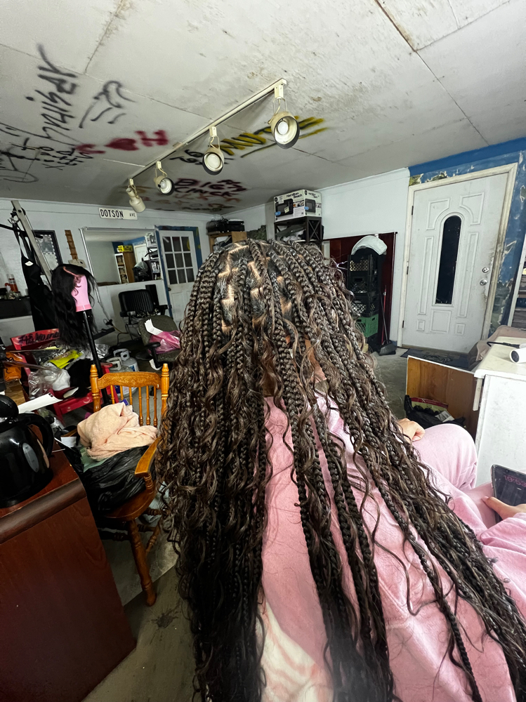 S/Medium Knotless Braids at ManiiStylez in Baton Rouge, LA