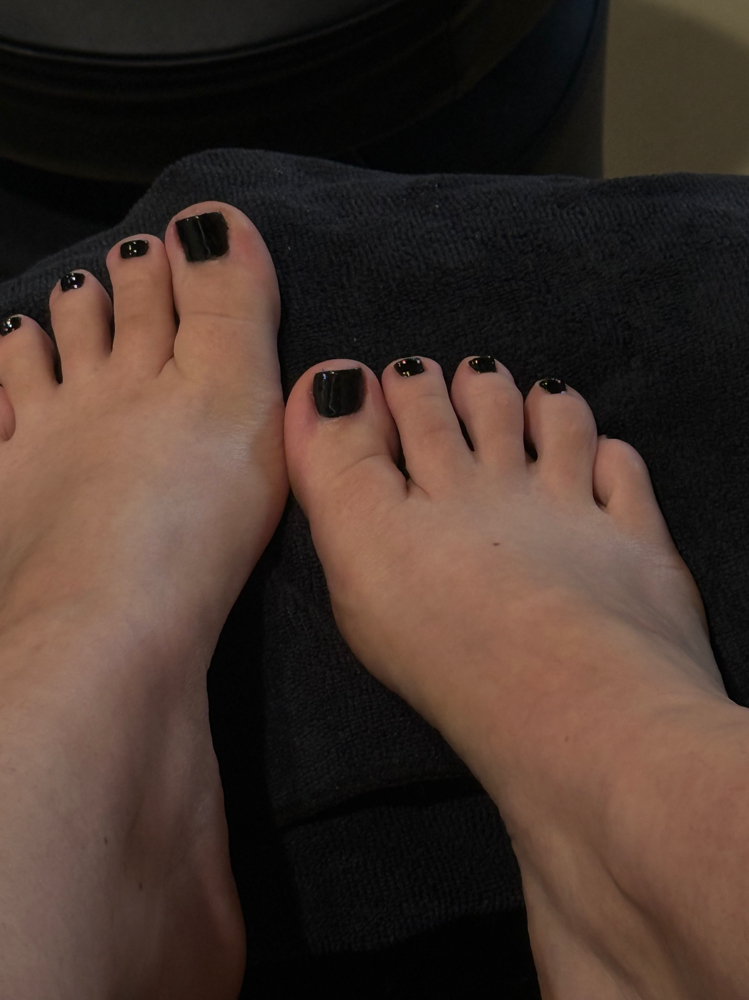 Polish Color change Toes at GDN in Woodland Hills, CA