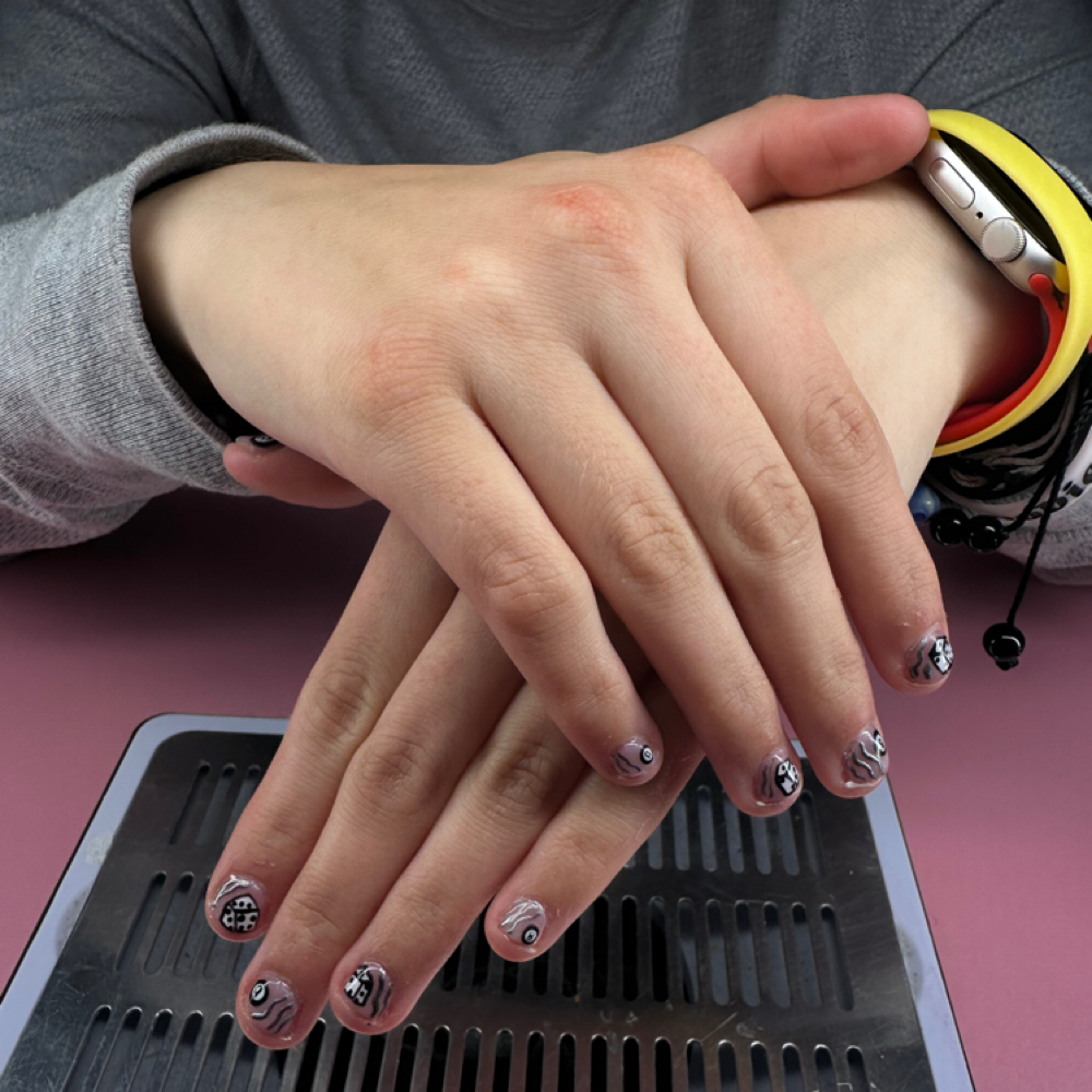 Manicure at kaydi book in topeka, KS