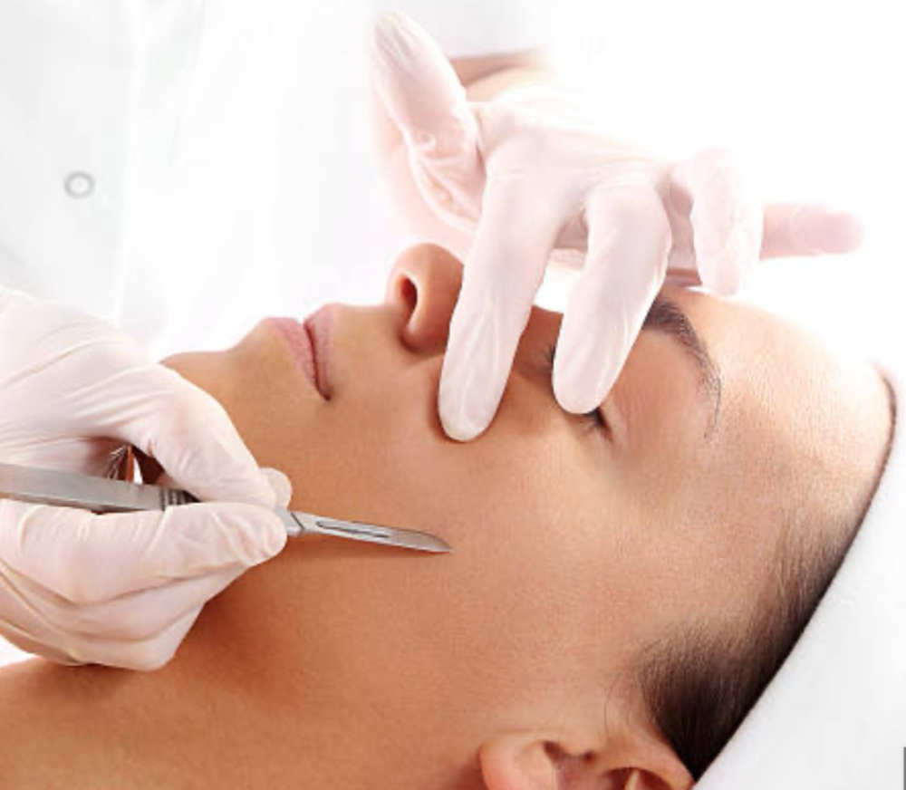Dermaplaning Luxe Facial