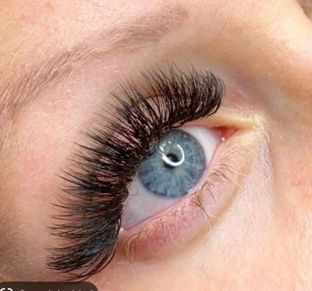 Volume Or Wispy Lashes Full Set