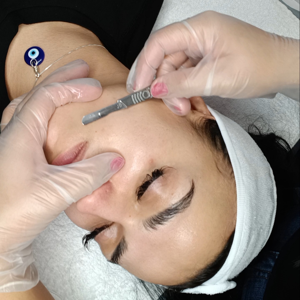 Deluxe Dermaplaning Facial