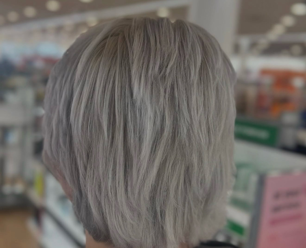 Bleach Retouch at Ky Szitas in mentor, OH