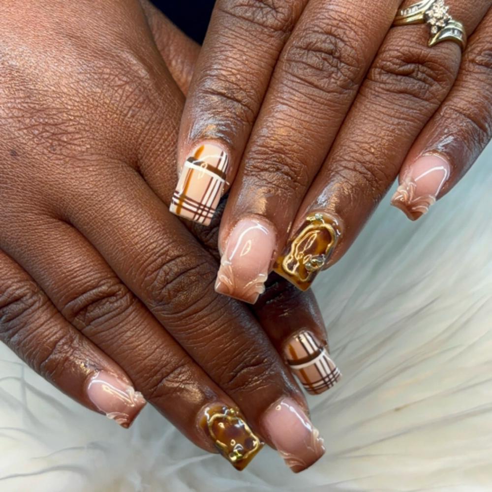 Manicure W/ Nailart at Mini in Columbus, OH